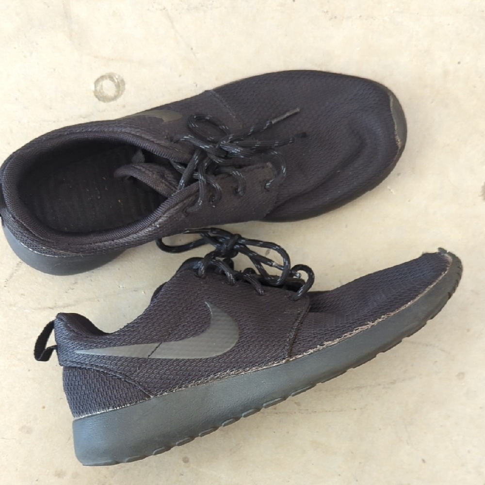 Nike Women's Fabric Black‎ Athletic Running Shoes Size 6.5